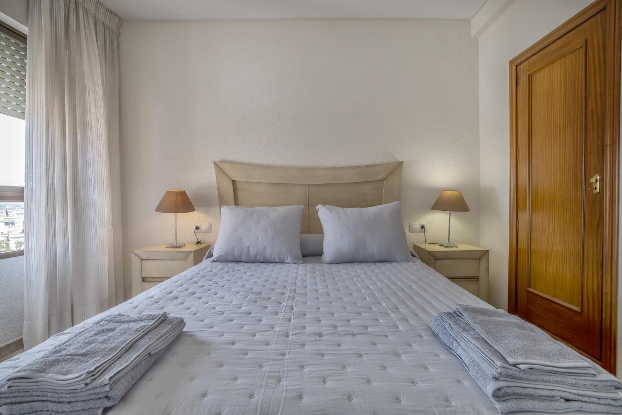 R & T Cordoba Center Apartamentos - Parking Kültér fotó