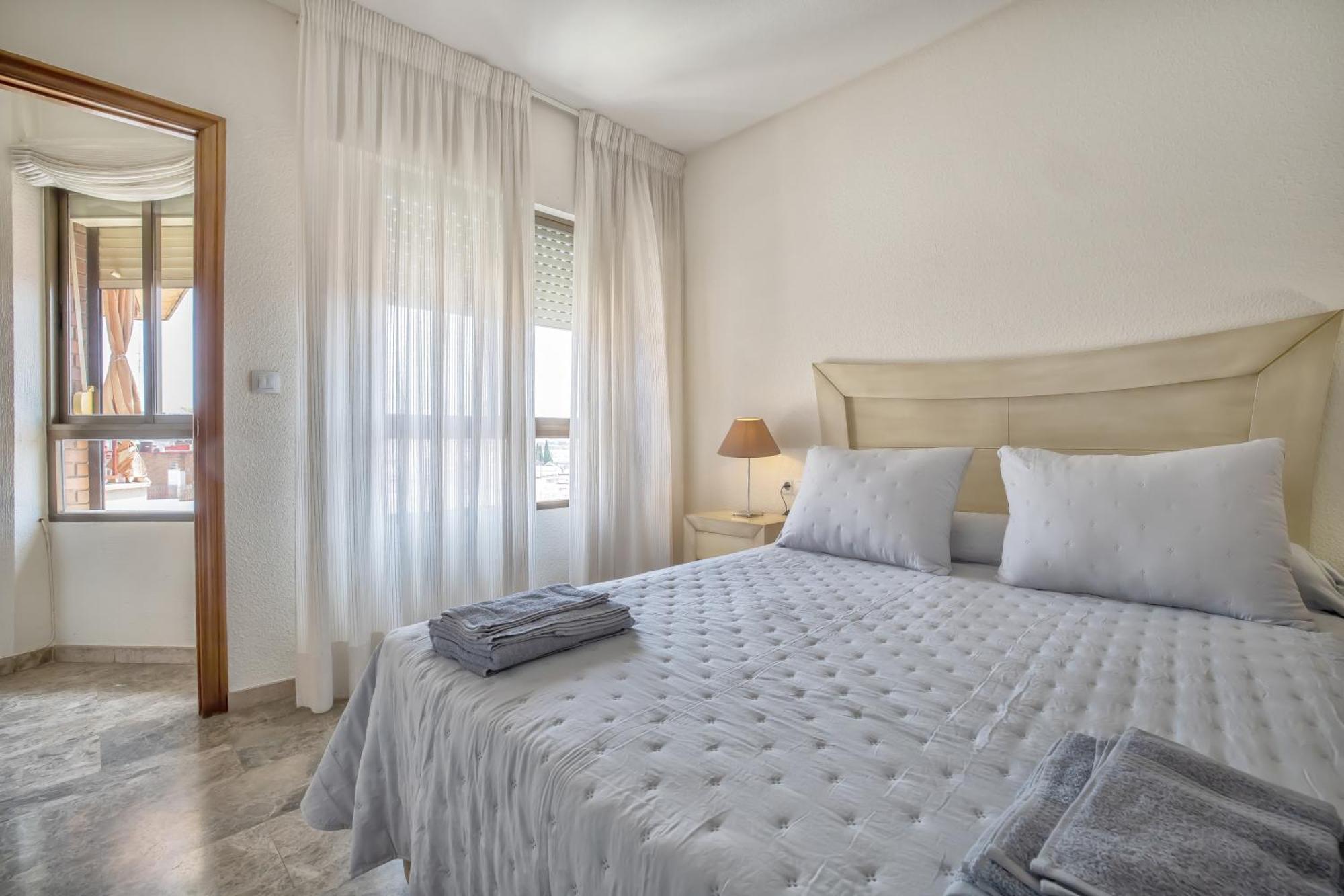 R & T Cordoba Center Apartamentos - Parking Kültér fotó