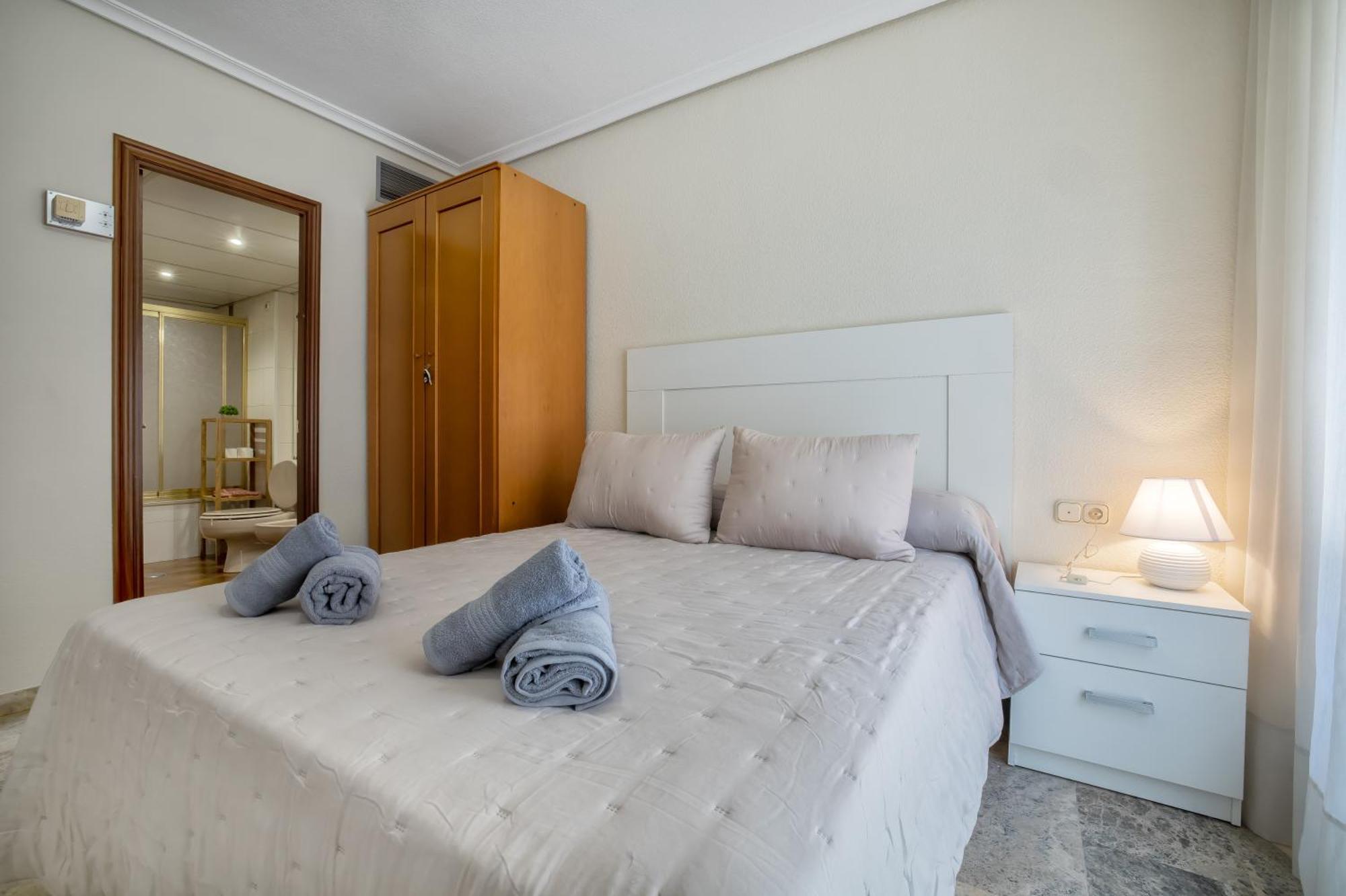 R & T Cordoba Center Apartamentos - Parking Kültér fotó